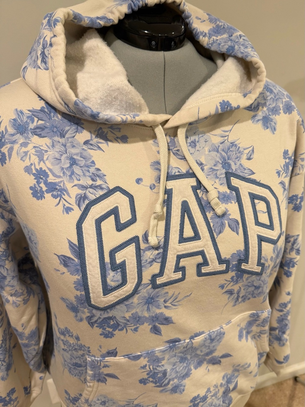 GAP Floral Printed Hoodie in Cream and Light Blue XXL EUC